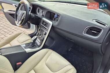 Седан Volvo S60 2013 в Львові