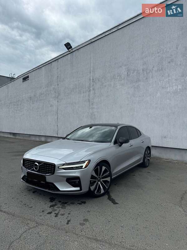 Седан Volvo S60 2022 в Львові