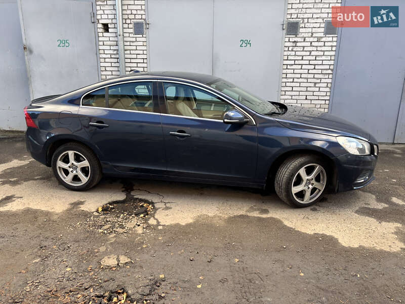 Седан Volvo S60 2012 в Львове