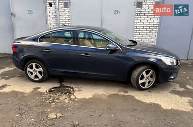 Седан Volvo S60 2012 в 
