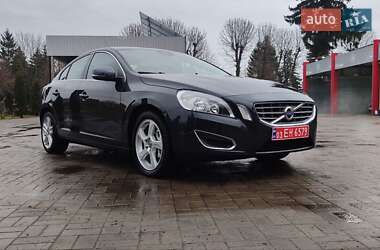 Седан Volvo S60 2013 в Дубно