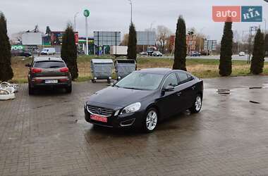 Седан Volvo S60 2013 в Дубно