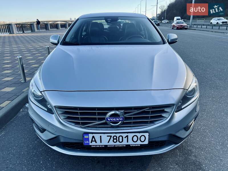 Седан Volvo S60 2016 в Киеве
