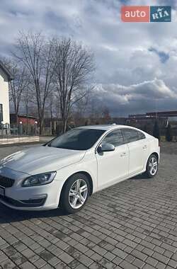 Седан Volvo S60 2015 в Тячеві