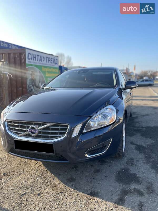 Седан Volvo S60 2012 в Киеве