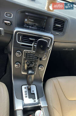 Седан Volvo S60 2011 в 