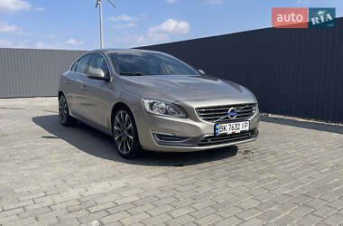 Седан Volvo S60 2014 в 