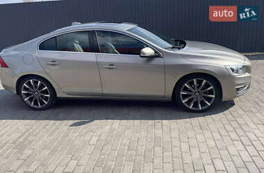 Седан Volvo S60 2014 в 
