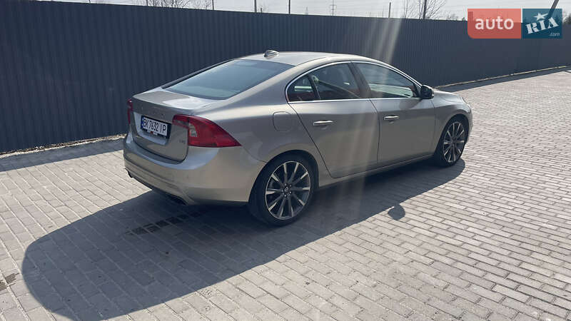 Седан Volvo S60 2014 в Здолбуніві