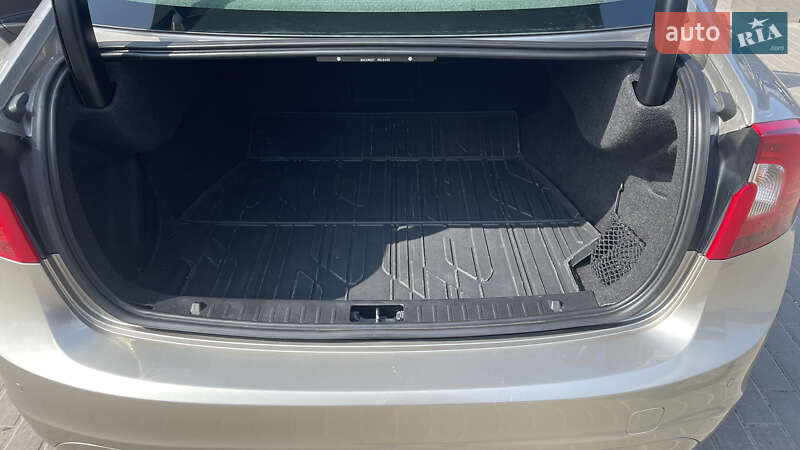 Седан Volvo S60 2014 в Здолбуніві