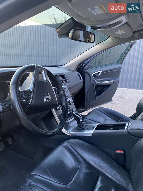Седан Volvo S60 2013 в Южноукраинске