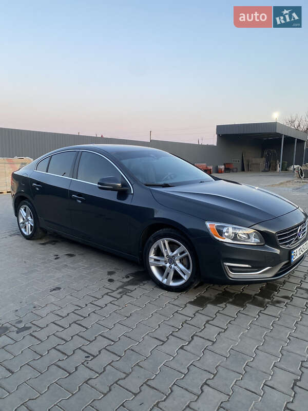 Седан Volvo S60 2013 в Южноукраинске