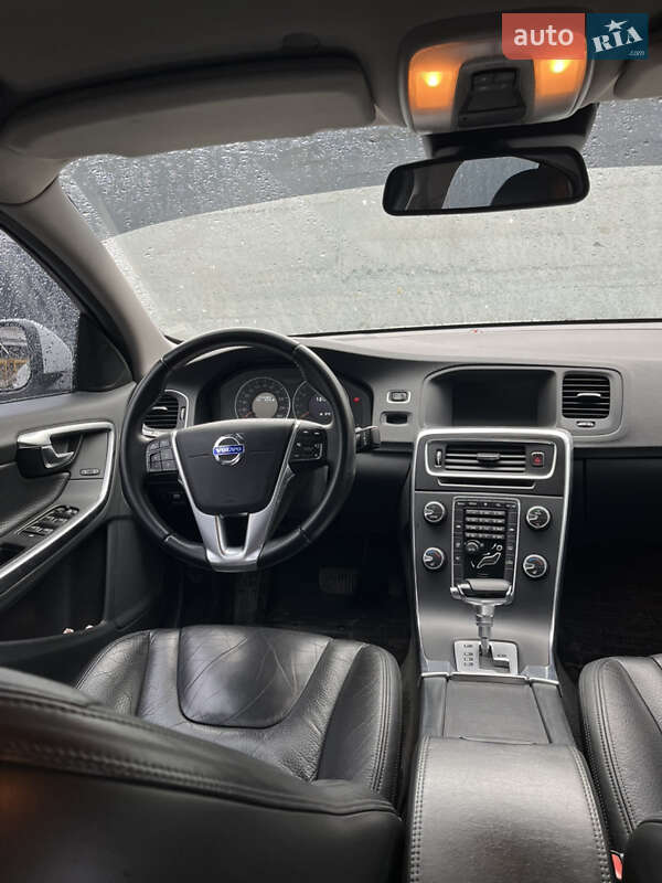 Седан Volvo S60 2011 в Ивано-Франковске
