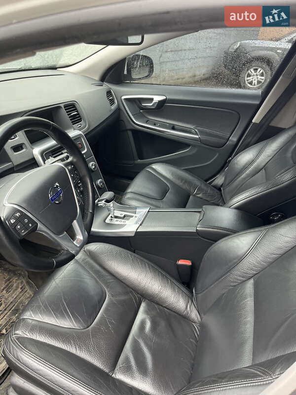 Седан Volvo S60 2011 в Ивано-Франковске