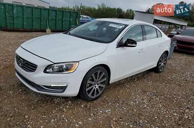 Седан Volvo S60 2015 в Чернівцях