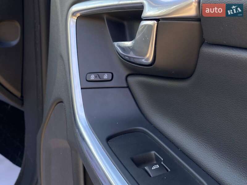 Седан Volvo S60 2016 в Львове