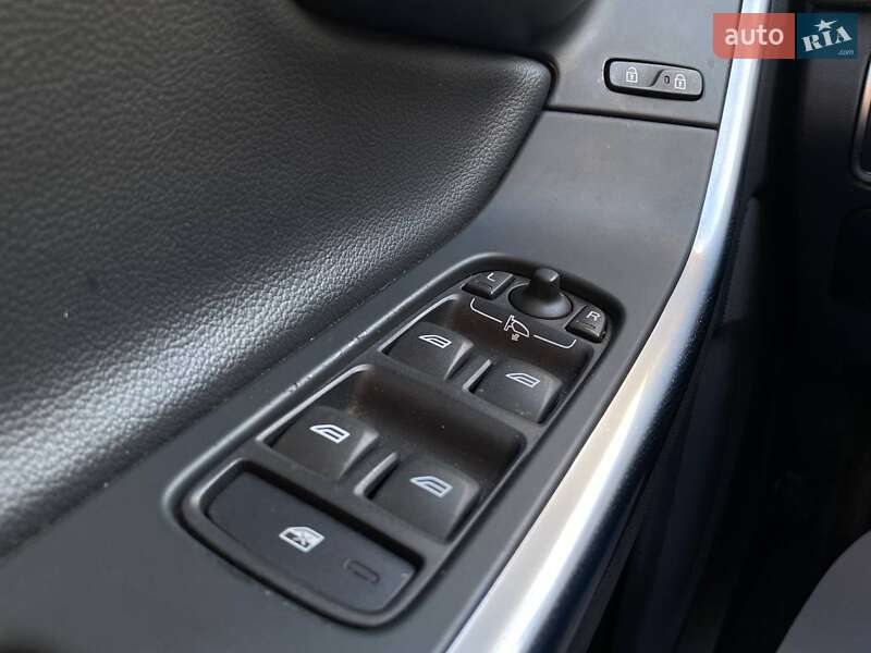 Седан Volvo S60 2016 в Львове