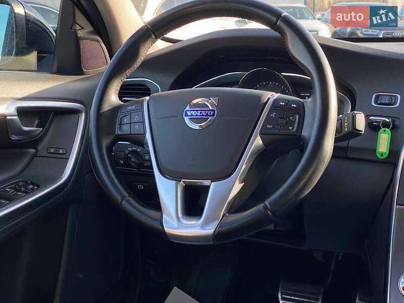 Седан Volvo S60 2016 в Львове