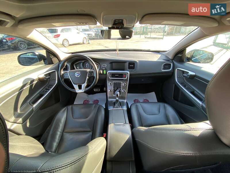 Седан Volvo S60 2016 в Львове