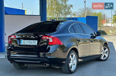 Седан Volvo S60 2013 в 