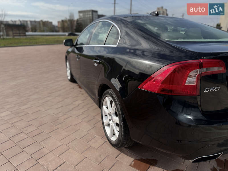 Седан Volvo S60 2016 в Нетешине