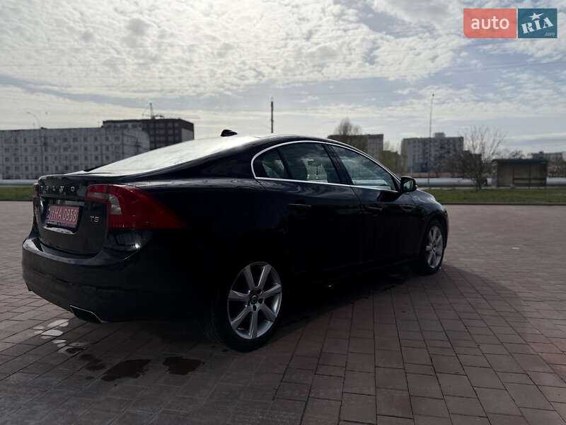 Седан Volvo S60 2016 в Нетешине