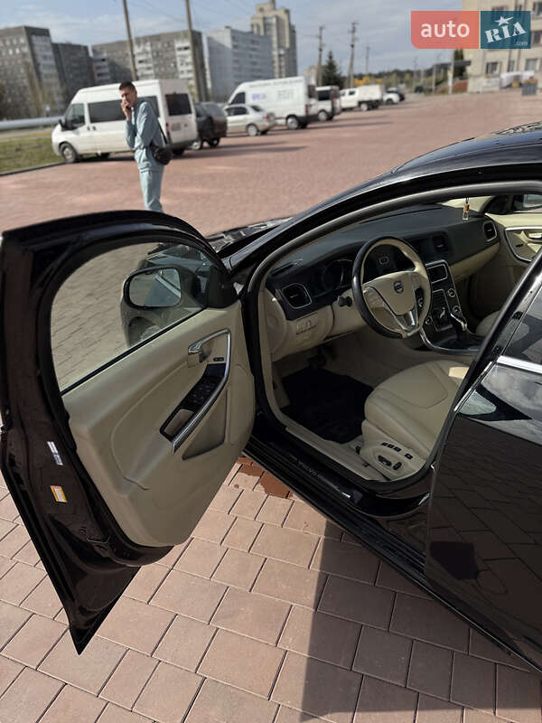 Седан Volvo S60 2016 в Нетешине