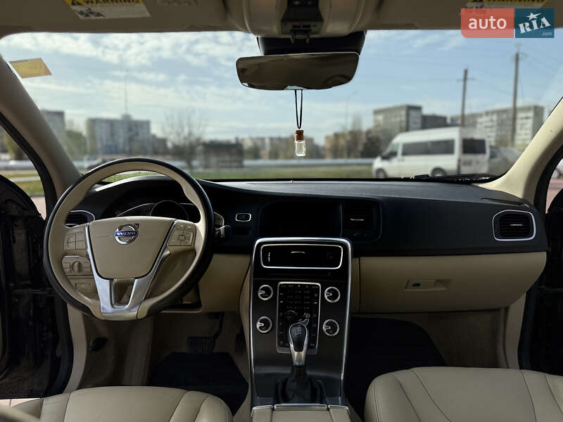 Седан Volvo S60 2016 в Нетешине