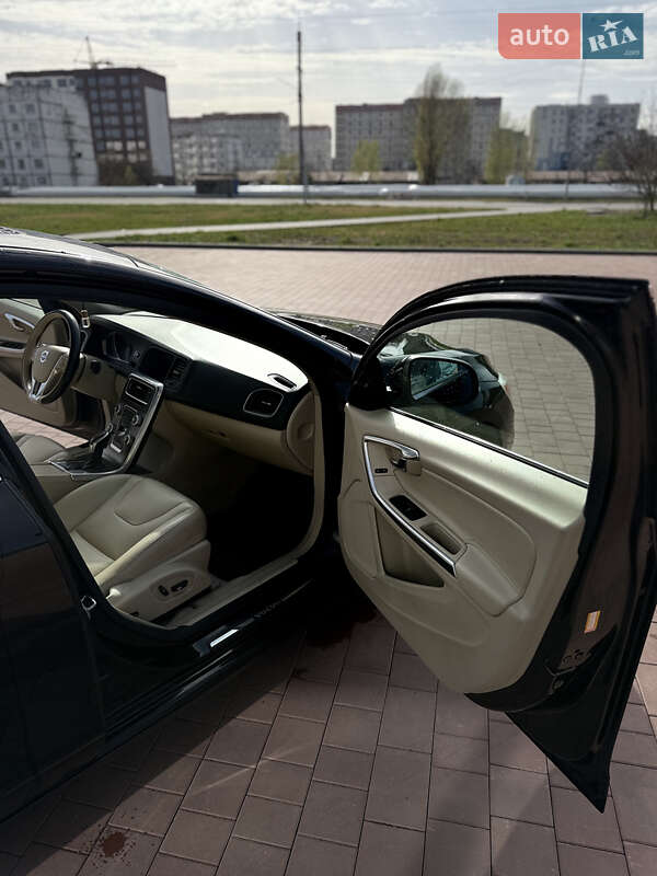 Седан Volvo S60 2016 в Нетешине