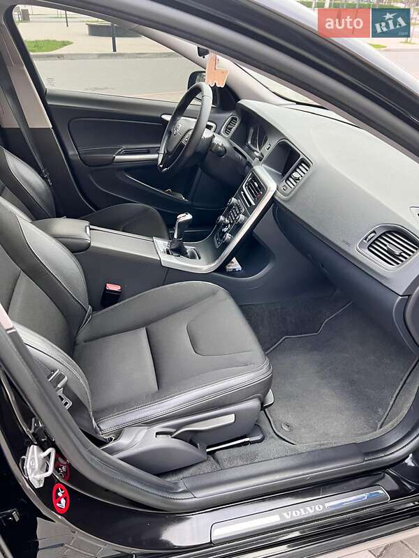 Седан Volvo S60 2017 в Киеве