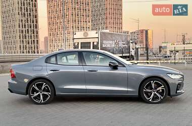 Седан Volvo S60 2023 в 