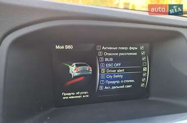 Седан Volvo S60 2015 в 