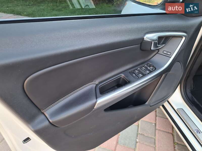 Седан Volvo S60 2015 в Ивано-Франковске