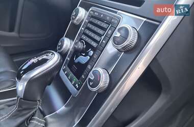Седан Volvo S60 2015 в 