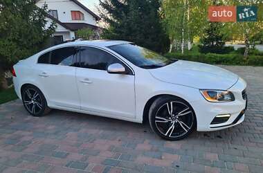 Седан Volvo S60 2015 в 