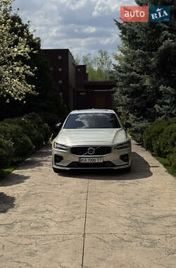 Седан Volvo S60 2019 в 