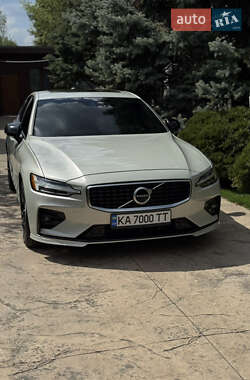 Седан Volvo S60 2019 в 