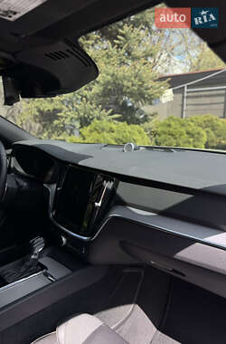 Седан Volvo S60 2019 в 