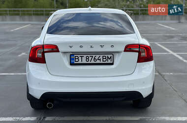 Седан Volvo S60 2015 в 