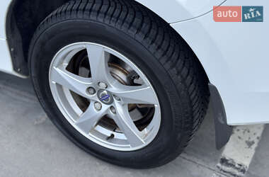 Седан Volvo S60 2015 в 