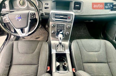 Седан Volvo S60 2012 в 