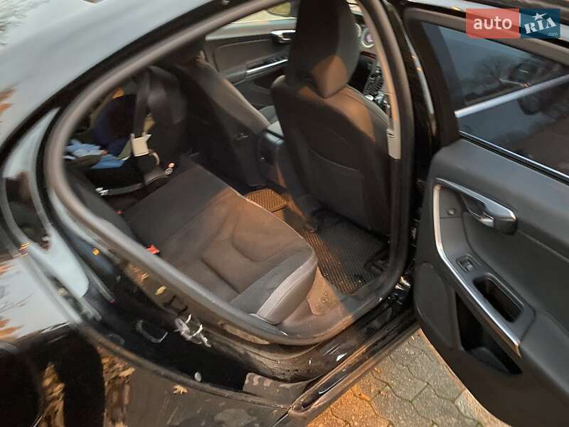 Седан Volvo S60 2012 в Киеве