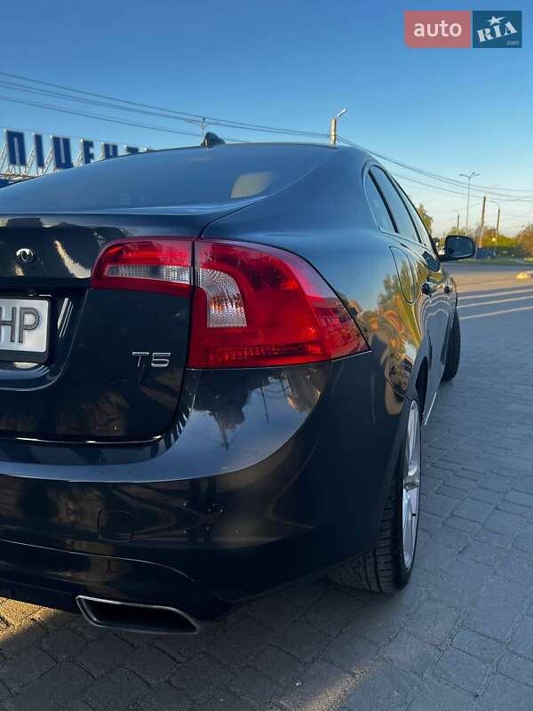 Седан Volvo S60 2016 в Шепетовке