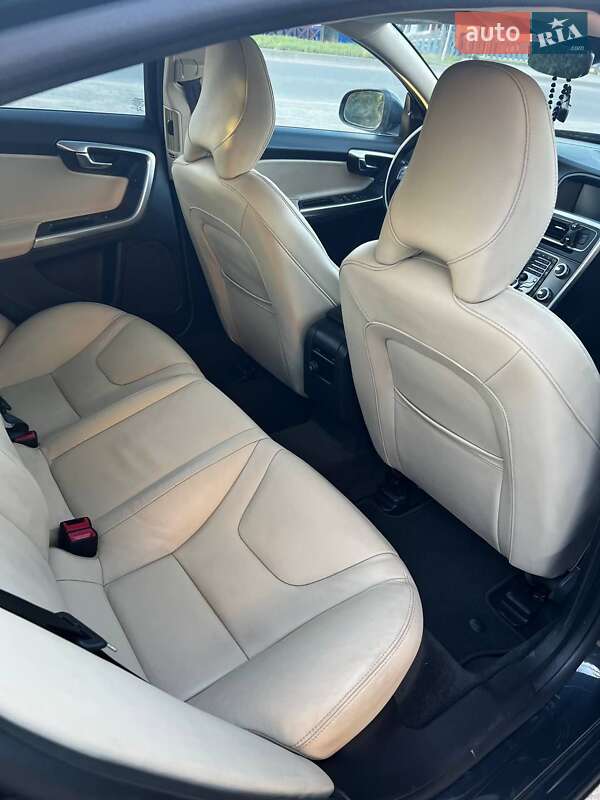 Седан Volvo S60 2016 в Шепетовке