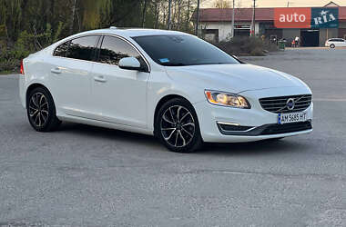 Седан Volvo S60 2015 в 