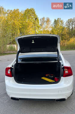 Седан Volvo S60 2015 в 