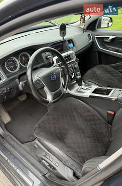Седан Volvo S60 2012 в 