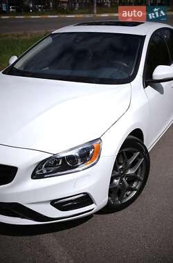 Седан Volvo S60 2016 в 