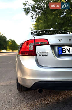 Седан Volvo S60 2012 в 