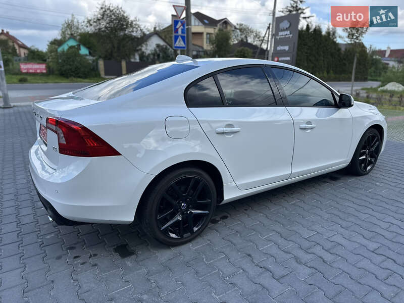 Седан Volvo S60 2017 в Львові